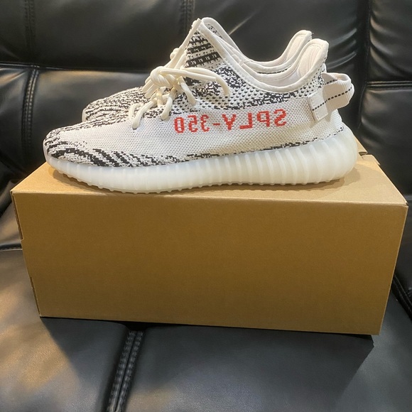 Yeezy 350 Boost “Zebras” - Picture 3 of 4